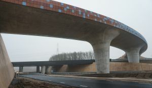 Dubbelgekromd dek voor fly-over knooppunt Emmen-West